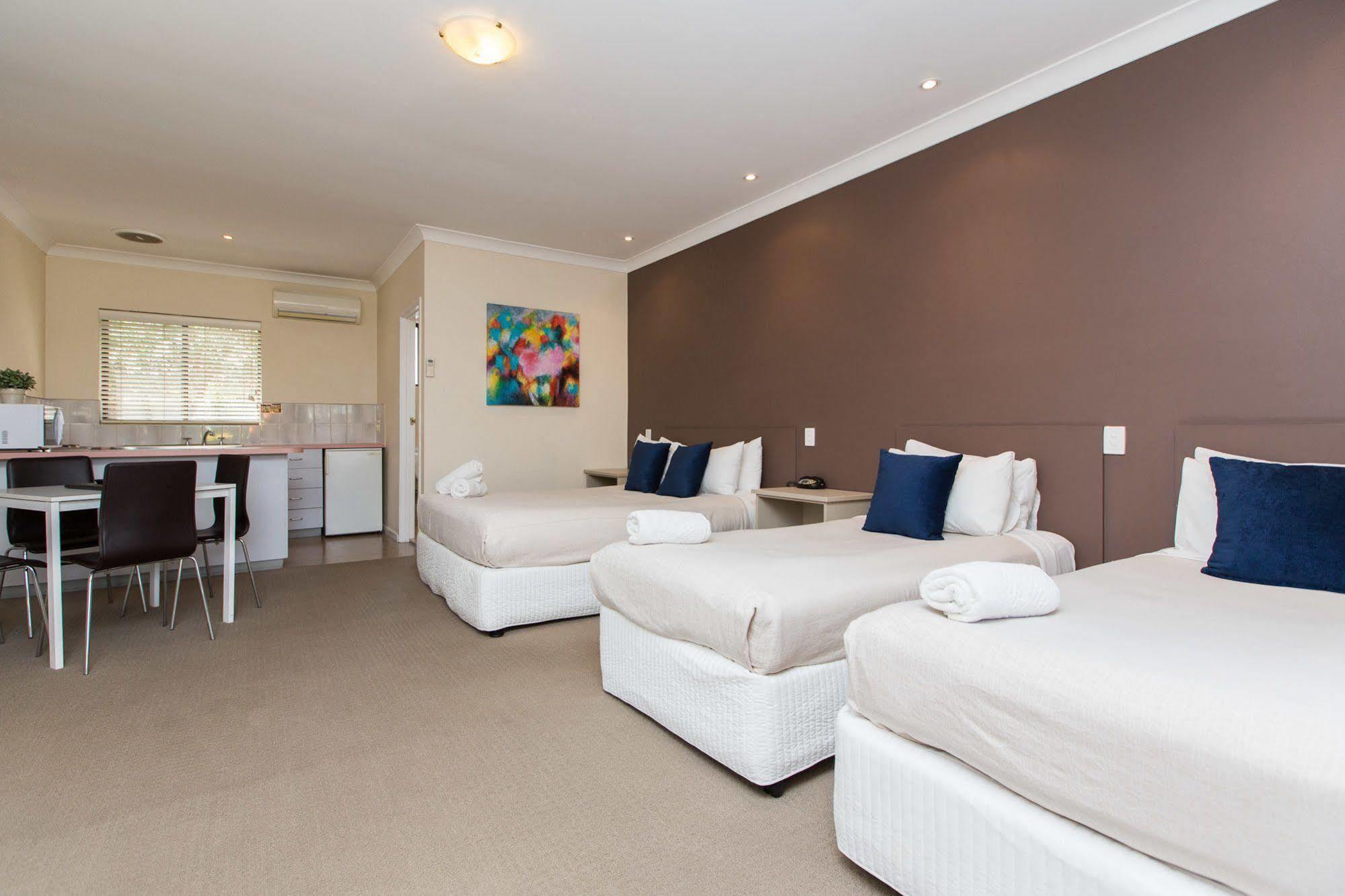 Lincoln Cottage Motor Inn Wagga Wagga Exterior photo