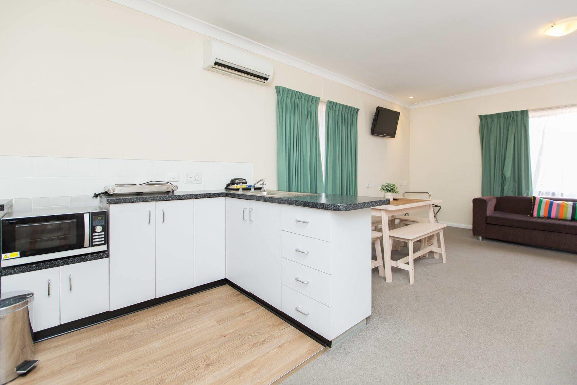 Lincoln Cottage Motor Inn Wagga Wagga Exterior photo